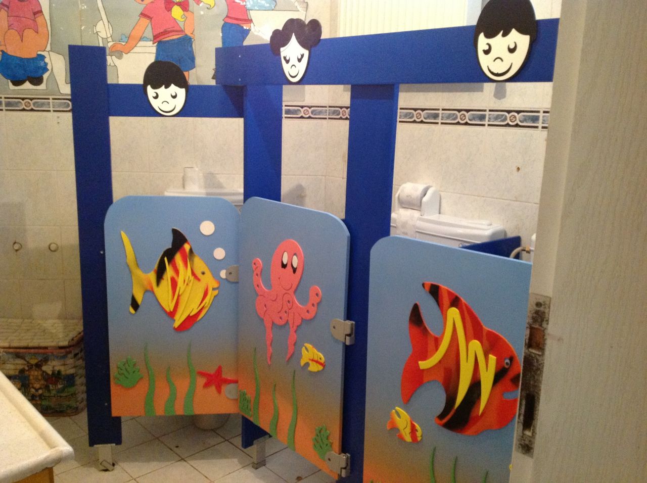 Tuvalet Kabini Uclu