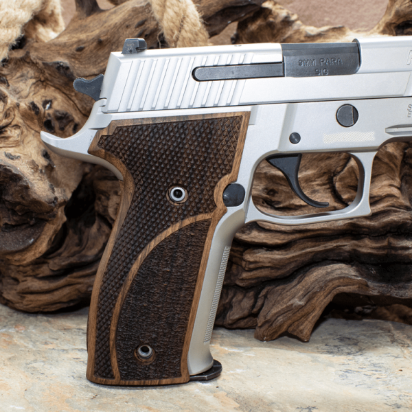 Sig Sauer P226 Çift Motif Ceviz Kabze