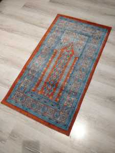 saray hali heryerehali 1 1 2 adet saray hali asya namazlik seccade ince 503om7 kiremit mavi simli 65x115 cm
