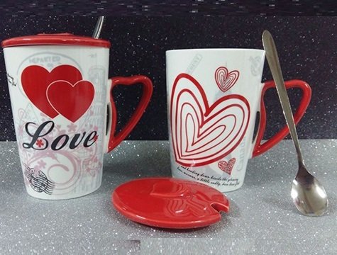 Love Kalp Tasarimli Kapakli Kasikli Seramik Kupa Bardak Toptan Kupa Bardak Modelleri