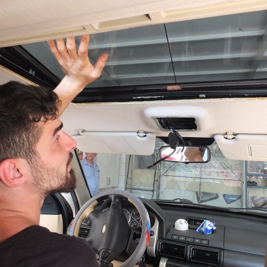 Yagmur Oto Anahtar Salih Yagmur Bostanci Land Rover Freelander Sunroof Tamiri Tamircisi Oto Anahtar Tamir Oto Anahtarci Immobilizer Anahtar Tamir Oto Cam Kilit Klasik Oto Cam Kilit Tamiri Ustasi Istanbul Atasehir Bostanci