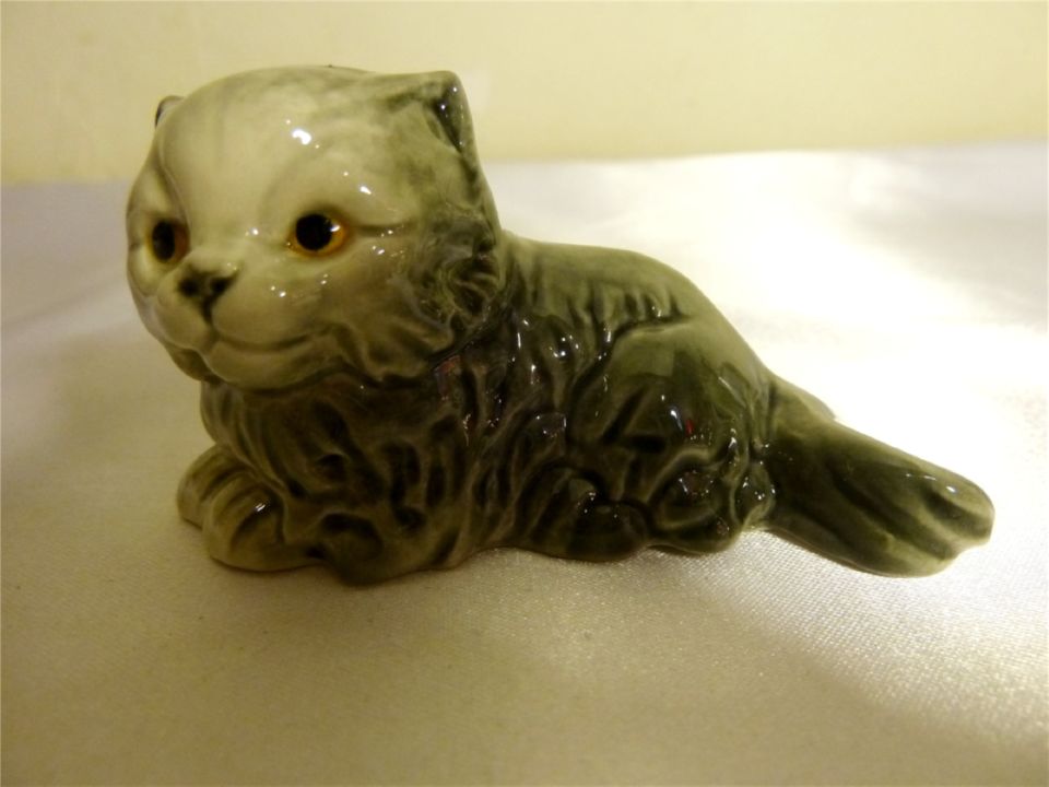 goebel imzali ve imalat damgali porselen el boyamasi kedi figurlu biblo y 4 5cm