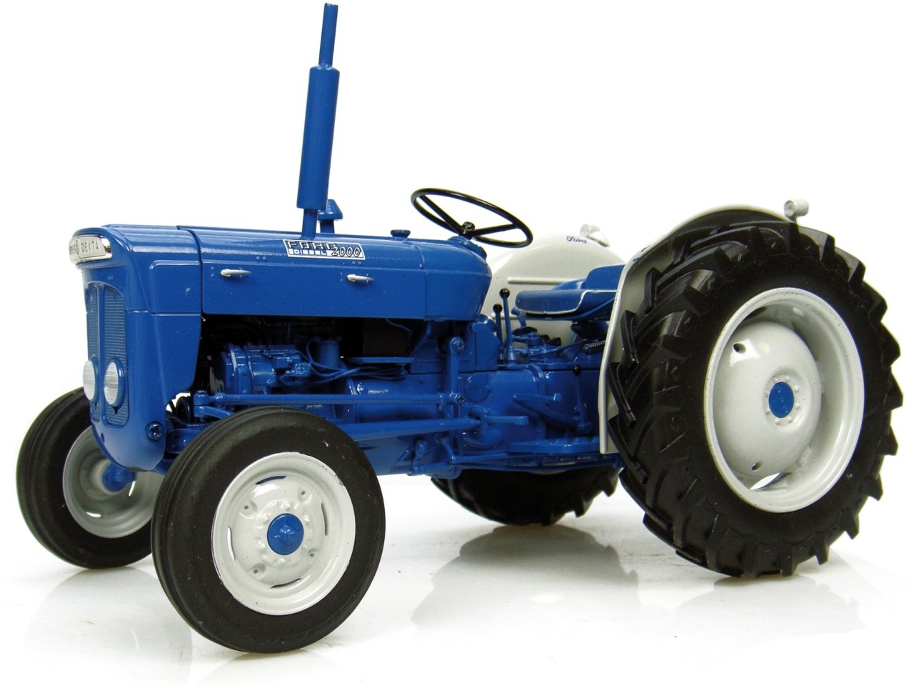 universal hobbies uh2902 1 16 fordson super dexta diesel 2000 us traktor sergilemeye hazir metal tarimsal