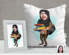 Kişiye Özel Tesettürlü Kadın Öğretmen Karikatürlü Dekoratif Yastık ve Çerçeve Hediye Seti-2