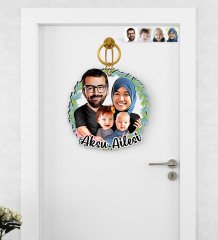 Kişiye Özel Tesettürlü Aile Karikatürlü Ahşap Kapı Süsü-4