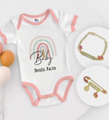 BK Kids Kişiye Özel Harfli İsimli Pembe Bebek Body Zıbın Kız Bebek Künyesi ve İğnesi Hediye Seti-3