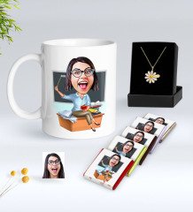 Kişiye Özel Bayan Öğretmen Karikatürlü Beyaz Kupa Çikolata ve İsimli Papatya Kolye Hediye Seti-2
