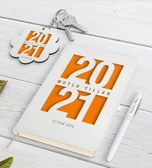 Kişiye Özel 2023 Mutlu Yıllar Beyaz Defter Kalem ve Anahtarlık Hediye Seti-7
